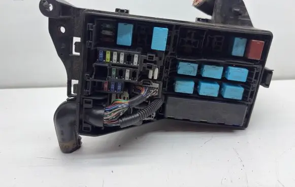 Lexus IS 220D-250-350 Fuse module 8266253070
