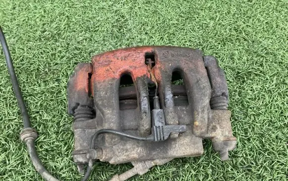 Mercedes-Benz Vito Viano W639 Front brake caliper 0044202883 929004