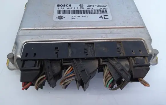 Nissan Almera N16 Engine control unit/module 0281010718