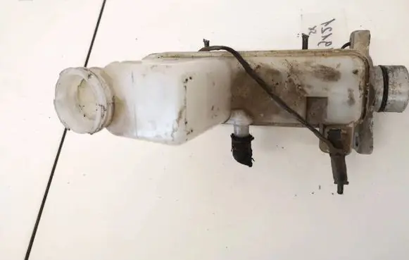 Brake fluid reservoir