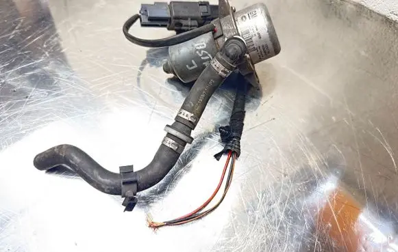 Opel Astra J Vacuum pump 00942807