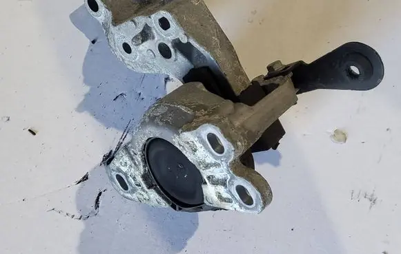 Renault Trafic III (X82) Engine mount bracket 165385971R 93451663 2841371R
