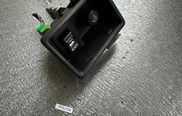 Mitsubishi Pajero Other switches/knobs/shifts MB327109 MB521682