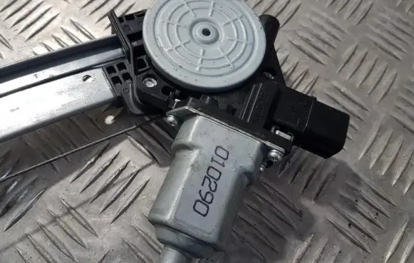 Honda Civic Rear door window regulator motor 010290