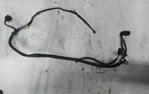 Volkswagen Touran I Negative earth cable (battery) 