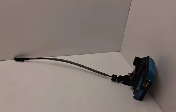 Volvo XC70 Front door lock 30634614