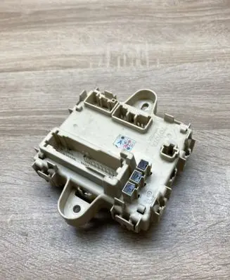 Toyota Corolla Verso AR10 Fuse module 08917