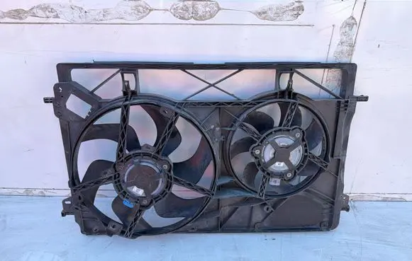 Opel Vivaro Electric radiator cooling fan 214818795R