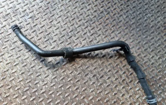 Engine coolant pipe/hose