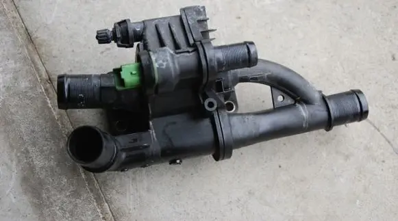 Ford Focus Thermostat/thermostat housing 120KM