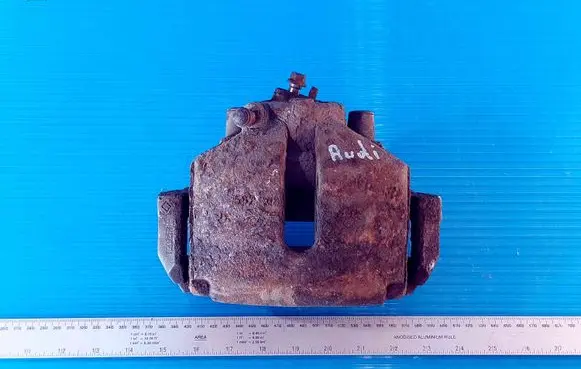 Audi A3 S3 A3 Sportback 8P Front brake caliper 582