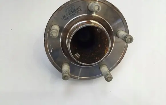 Rear wheel hub