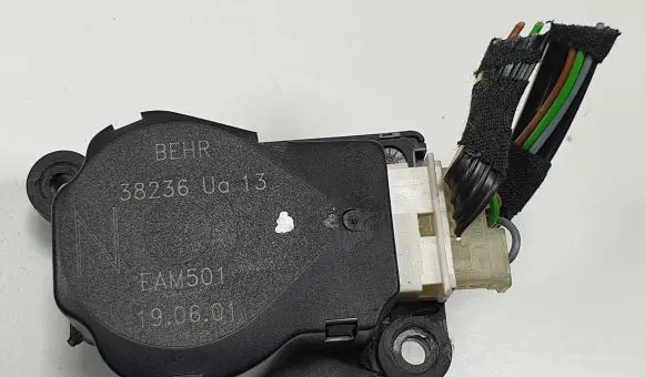 Mercedes-Benz S W220 A/C air flow flap actuator/motor EAM501