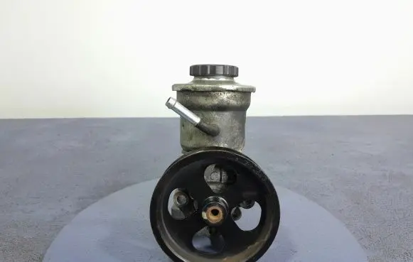 Toyota Avensis Verso Power steering pump