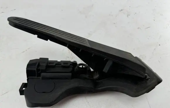 Volkswagen Golf VI Accelerator throttle pedal 1K1721503T 6PV00860050