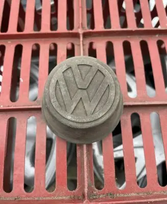 Volkswagen Golf I Original wheel cap 321601171A