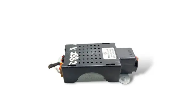 Volkswagen Golf VI Aerial antenna amplifier 5M0035570B