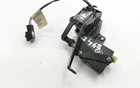 BMW 5 E39 Tailgate window lock/catch/latch 83811379 NM090050