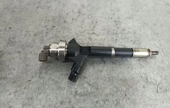 Opel Zafira B Fuel injector 8973762703DENSO