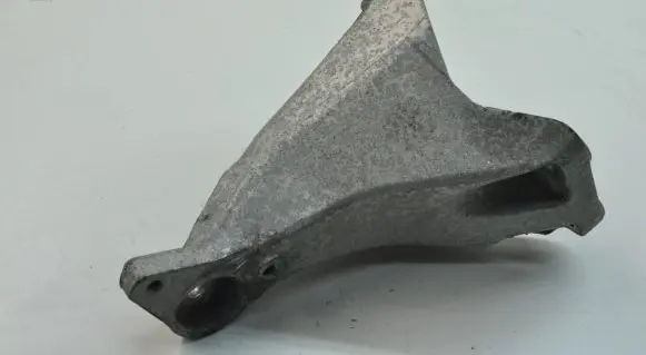 BMW 1 E81 E87 Engine mounting bracket 6781916
