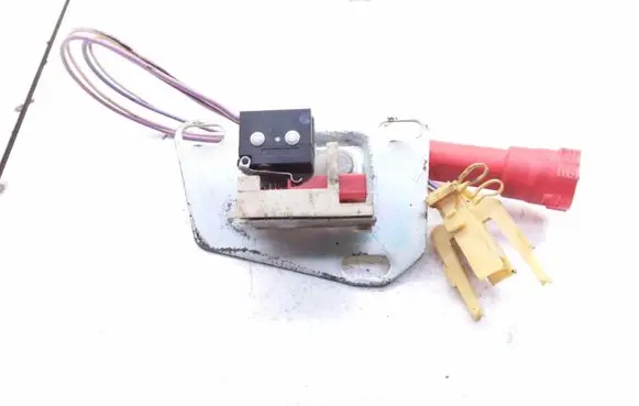 Jaguar XJ X40 Brake pedal sensor switch AMP926553