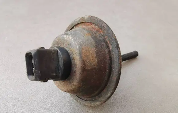 Audi 80 90 B2 Fuel pressure regulator 0280111006