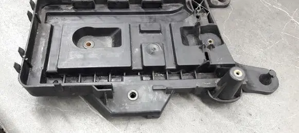 Seat Toledo III (5P) Battery box tray 1k0915333c