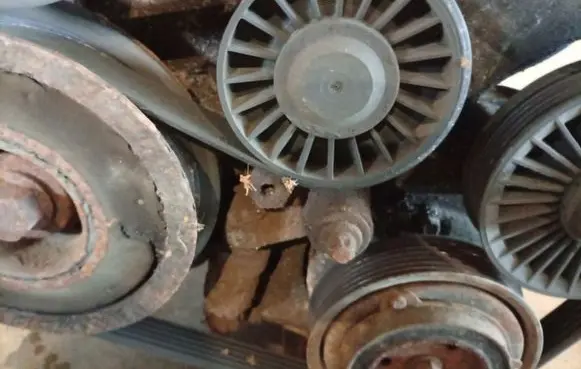 Opel Vectra C Generator/alternator belt tensioner