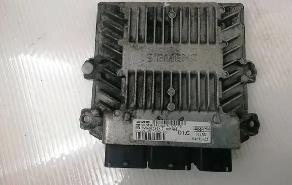 Volvo V50 Engine control unit/module 5ws40212gt
