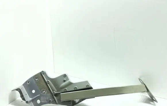 Audi A8 S8 D4 4H Fender mounting bracket 4H0821233