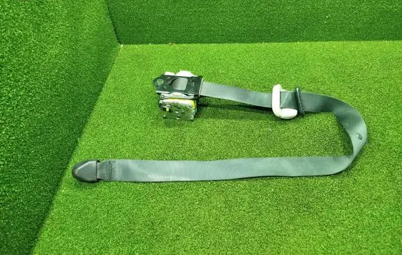 Mitsubishi Pajero Front seatbelt 1047362 1047789 0435202