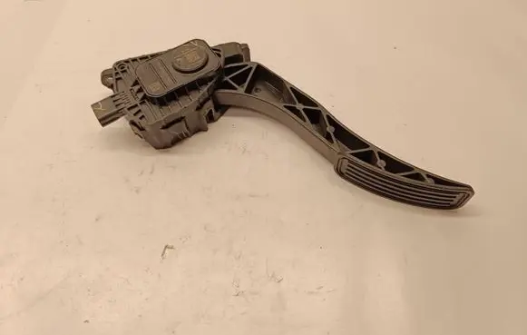 Ford Fusion Accelerator throttle pedal DG9C9F836AC