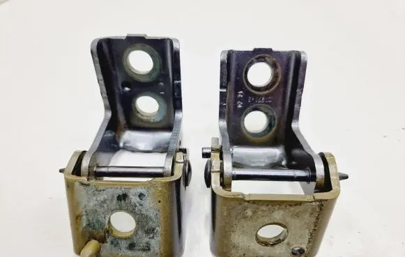 Peugeot 2008 II Rear door hinge set 