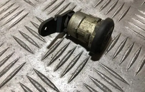 Ford Ka Front door lock (next to the handle) m1179a