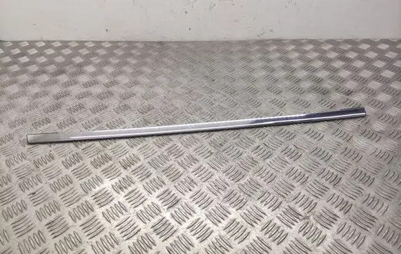 Nissan X-Trail T32 Rear door glass trim molding