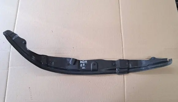 Mercedes-Benz E W211 Fender mounting bracket A2117270430