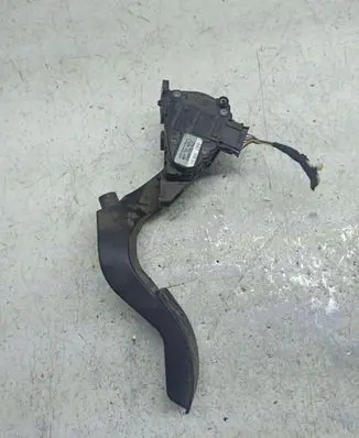 Volkswagen PASSAT B5.5 Accelerator throttle pedal 8D1721523J