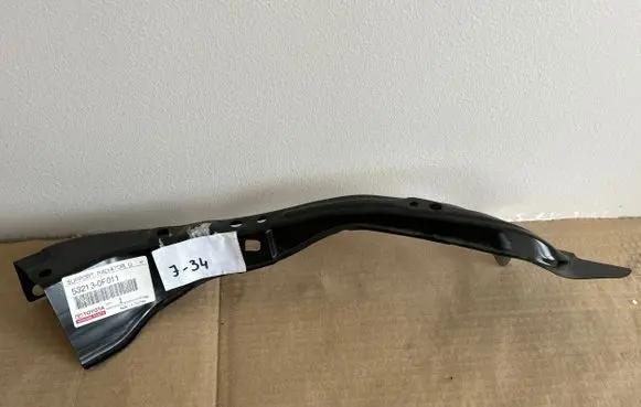 Toyota Corolla Verso AR10 Headlight/headlamp mounting bracket 532130F011