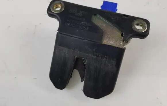Audi A6 S6 C5 4B Tailgate/trunk/boot lock/catch/latch 4B5827505