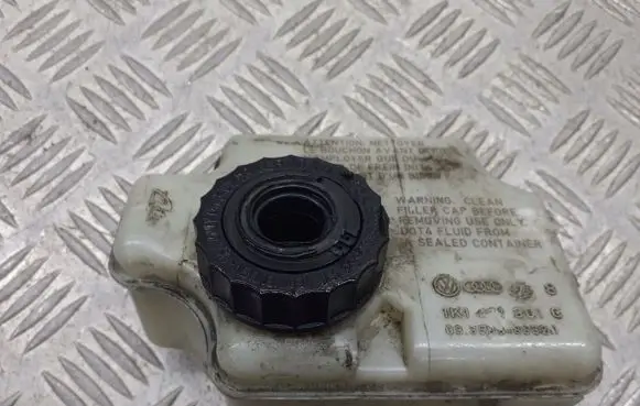 Audi A3 S3 8P Brake fluid reservoir 1K1411301C