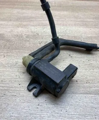 Volkswagen Touran I Turbo solenoid valve 1K0906627A