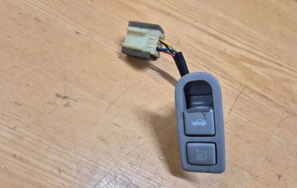 Hyundai Sonata Tailgate opening switch 935553K000