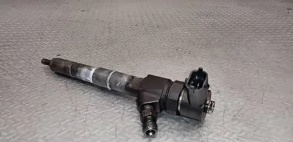 Opel Insignia A Fuel injector 0445110327