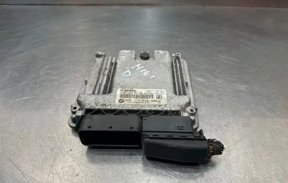 BMW 1 E81 E87 Engine control unit/module 0281015233 1039S24007 7810909