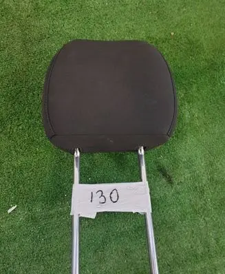 Hyundai i30 Front seat headrest 