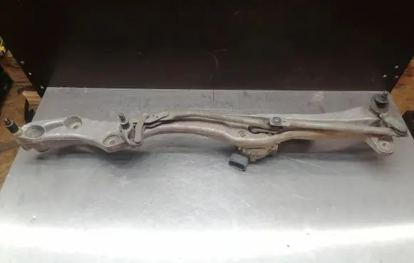 BMW 7 E65 E66 Front wiper linkage and motor 6941409 0390241832