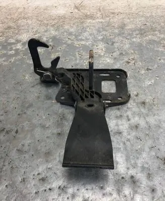 Audi A4 S4 B8 8K Engine bonnet/hood lock/latch loop/hook 8T0823480