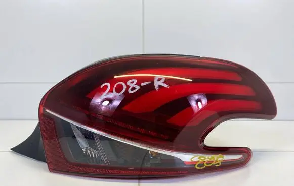Peugeot 208 Rear/tail lights 9825601180