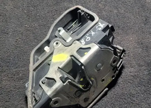 BMW X3 E83 Front door lock