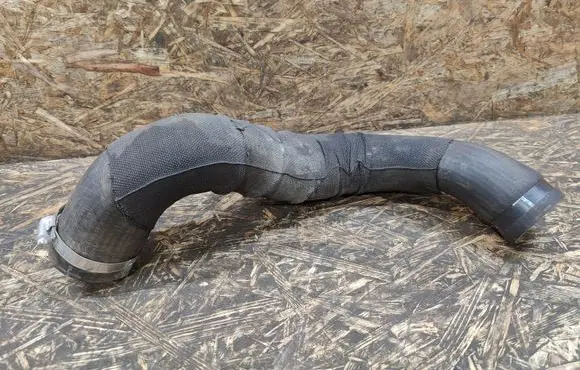 Ford Fusion II Intercooler hose/pipe R7N6A